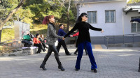 双人广场舞《女人没有错》音乐动感，梅子老师男步专业好看