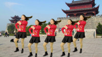 精选广场舞《大笑江湖》，大气豪迈舞步，简单超好看！