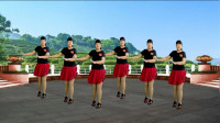 经典老歌广场舞《歌在飞》超级简单的32步，欢快好看一跳就会
