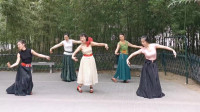 北京紫竹院公园杜老师三人组合领舞，整个广场舞有了韵味，很好看