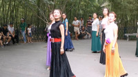 北京紫竹院公园杜老师舞团，晓红领舞广场舞，表情太甜美了