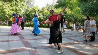 咸阳小树林广场水兵舞，李老师和学生精彩展示
