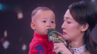 世界冠军王皓妻子闫博雅带两岁儿子登台，现场跳广场舞萌翻全场