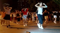 广西90后小伙带大妈把广场舞跳出时尚感，从此不缺女朋友！