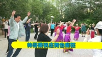 红花也得绿叶配跳广场舞锅庄舞更需要男士们的参与新疆扎西德勒锅庄队日常跳锅庄舞随拍