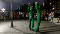一支抒情广场舞《东方之珠》经典的舞蹈旋律，承载了多少人的回忆