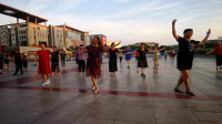 学跳广场舞，心在路上，丹阳市市民广场