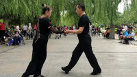 8月热播，广场舞《饿狼传说》现代自由舞，超好看，喜欢的领走