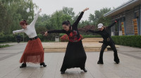 广场舞《站在草原望北京》歌好听，舞步新颖好看，魅力朵朵舞蹈队