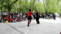 广场舞《野百合也有春天》多元素的独特动作凸显舞蹈与众不同