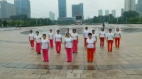 广场舞“人在青山在”。表演：临沂芳华舞蹈队。