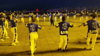 大庆东城领秀健身队广场舞《雪山大哥》