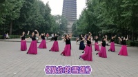 实拍北京紫竹院大妈跳广场舞《做你的雪莲》小红领舞，美轮美奂