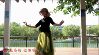 紫竹院广场舞《两只蝴蝶》，杜老师翩翩起舞，一招一式都有范儿！