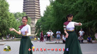 玲珑广场舞，四个身穿藏族服饰的美女跳《做你的雪莲》