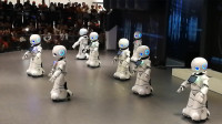 大开眼界！长沙铜官窑机器人表演，还会跳广场舞《小苹果》