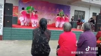 陕西风玲广场舞舞，“三区”人才培训汇演走进美丽 乡村，牡丹花与放牛娃
