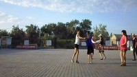 内蒙古乌海明珠广场舞，跳双人对跳《姑娘你回回头.>