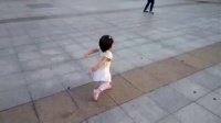 1.3岁小朋友《小苹果》广场舞 01