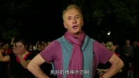 奥利弗来到中国福州，广场舞转手帕积极加入广场舞行列