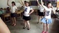 姜林河学校五年级六一儿童节跳的广场舞 【大家一起来】
