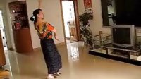 三明广场健身舞葫芦丝月光下的凤尾竹伴我学跳傣族舞动作