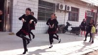 沙村村妇女跳起广场舞，万万没想到！[惊]