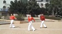 《春天的故事》中老年广场健身舞