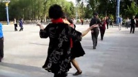 新疆石河子广场维族舞25