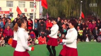 大城县杜权村联欢汇演大高庄子舞蹈队演出广场舞：年青的朋友来相会，戴德玉、赵淑仙领舞。