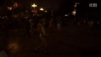 忻州墨镜哥跳迎新娘广场舞男身材妖娆！最牛广场舞！其它跟这比起来弱爆了！