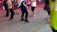 2015年广场舞蹈《追步》表演