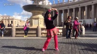 全世界第一大教堂意大利圣彼得广场留下的广场舞片段：爱上了瘾（编舞：杨丽萍）