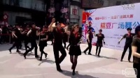苏力和欢欢在糖豆广场舞上跳冬冬水兵舞第三套