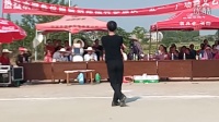 郑楼村迎五•一广场舞联谊会《梅花泪》表演者，来自武汉市的舞蹈演员