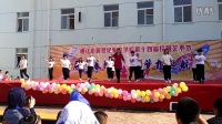 新世纪学校女教师表演的广场舞《最炫民族风》