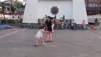 萍萍广场舞背影小小姑娘