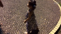 2岁多点的宝宝跳广场舞视频