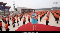 乌兰托娅领衔2000人齐跳《套马杆》广场舞