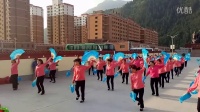 迭部县广场舞《红红的中国结》开心舞蹈队。