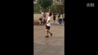 《火火的姑娘》阿乐威舞蹈鞋--跳广场舞的男子