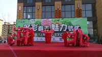 河北武强姐妹花广场舞扇子舞红红的中国结