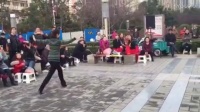 72岁当年巜白毛女》扮演者石钟琴在上海跳广场舞，好美啊！