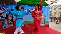 蔡山镇南洋舞蹈队表演唱《打猪草》表演者 小敏   胡霞