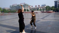 河津傲雪水兵舞第四批学员清晨时分龙门广场一展风彩！