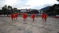《红红的中国》变队形球花舞
表演者:小叮当舞蹈队