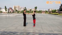 广场舞休闲伦巴 男女表演十分投入 专业的交谊舞示范