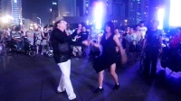 2017年8月1日沈阳奇艺舞蹈团草帽哥李姐在市府广场新潮点帕舞表演之一