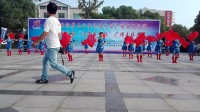 张郭镇庆祝第九个全民健身节首届：江苏有线杯“广场文化舞蹈比赛节目一条大河