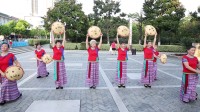 常州新北片区荆川公园广场舞队《十送红军》